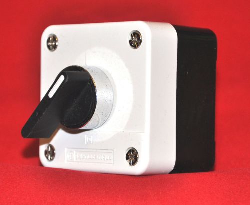One telemecanique 3 positions selector switch white box 10a-600vac #t156 for sale