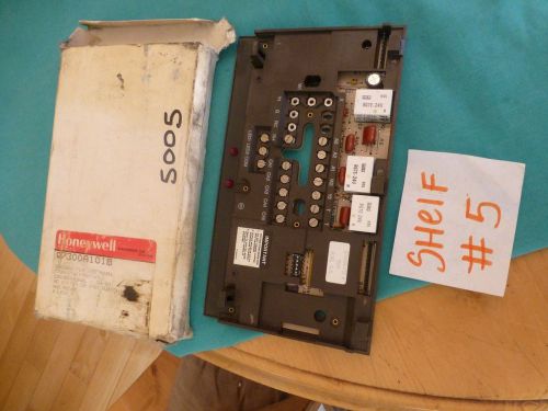 Honeywell q7300a1018 subbase for use w/ t7300 thermostat non switching aux relay for sale