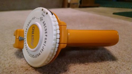 Astro - Yellow gold Label Maker vintage