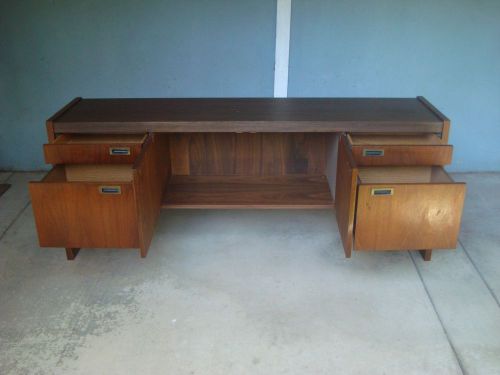 CREDENZA CABINET -- MAHOGANY WITH LEATHER GRAIN VINYL TOP -- EXCELLENT