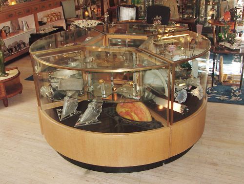 Four Art Deco Display Cases forming a Circle, for Jewelry and Precious Objects