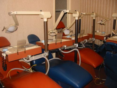 6 Dentist Chairs/ Workstations. Perspective by Moss