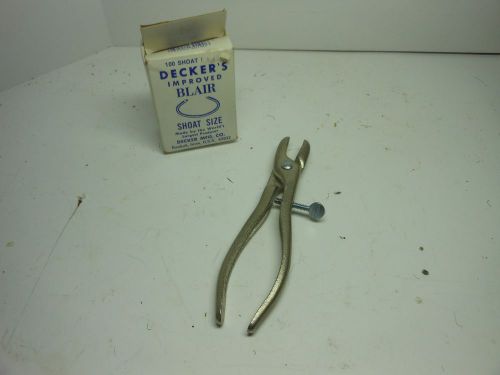 Deckers Hill Ringer Hog Ring Pliers with open box of rings
