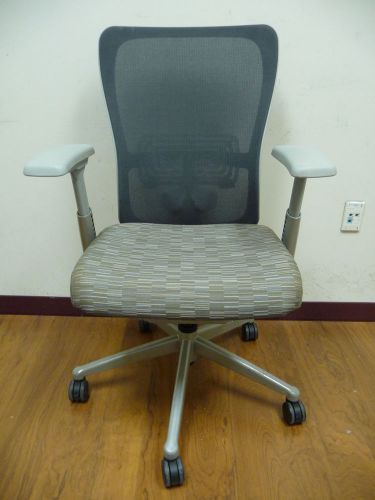 Haworth &#034;ZODY&#034; Office Chair - Coincide Acre Patterned Seat &amp; Mesh Back #10771
