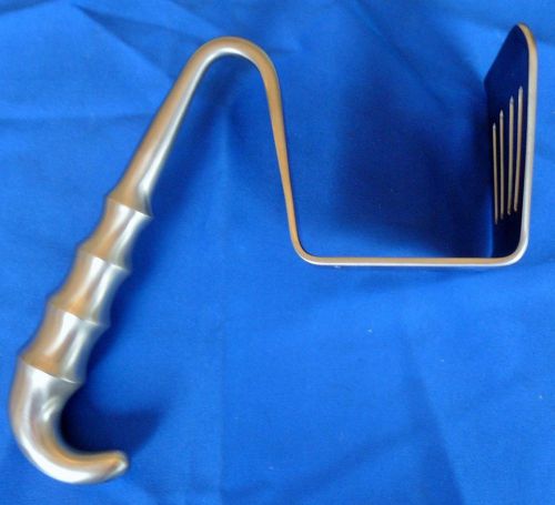 V. Mueller Scapula Retractor, REF: CH900, 3&#034; Blade