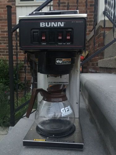 Bunn Pour-omatic commercial coffee maker!! 3 warmers!! Great condition!!
