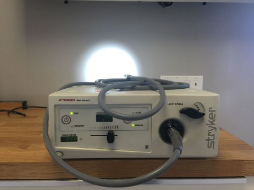 Stryker x7000 Light Source With Light Cable 220-190-000