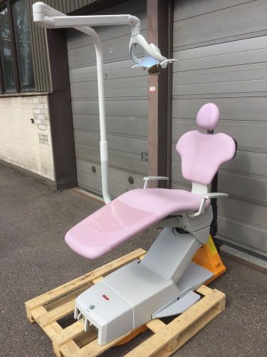 Anthos dentist chair with lamp
