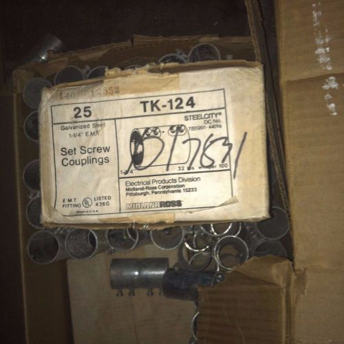 Box of 25      1 1/4&#034; steel EMT conduit connector, set screw.