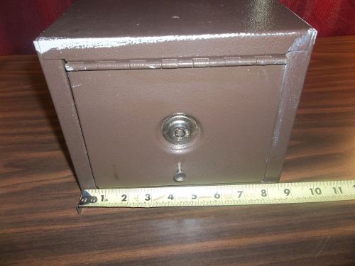 Vintage heavy metal lock box 13&#034; x 8 3/4&#034; x 7 1/4&#034; brown gun box safe lot#1062