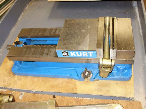 Kurt 6&#034; anglock milling machine vise with handle model d688 s/n 107760  d 688 for sale