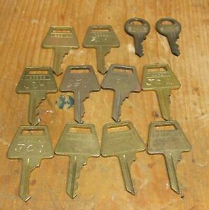 LOT OFTWELVE PADLOCK KEYS AMERICAN LOCK MASTER LOCK