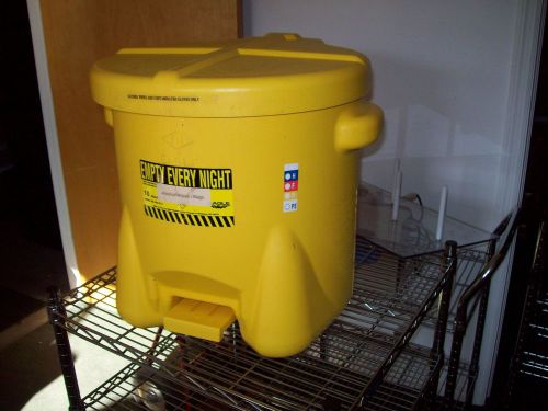 EAGLE TRASH CAN 10 GALLON  Polyethylene 935-FL Storage Container Yellow Waste