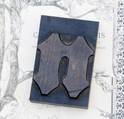 letter: n blackletter wood type 3.54&#034; woodtype font letterpress printing block x