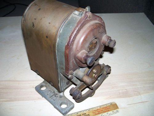 KW MODEL T MAGNETO &amp; BRACKET IHC TITAN 10-20 TRACTOR