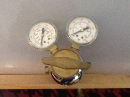 Uniweld ro &#034;r&#034; series oxygen regulator with 2 gauges for sale