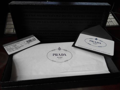 empty Prada Woman&#039;s wallet box for Portafoglio Pattina with authentic card