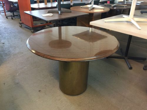 TRADITIONAL STYLE ROUND CONFERENCE TABLE in WALNUT COLOR LAMINATE 42&#034;D
