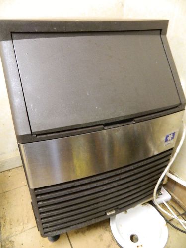Manitowoc qy-0134a undercounter ice machine w/ bin produces up to 147 lbs / day for sale