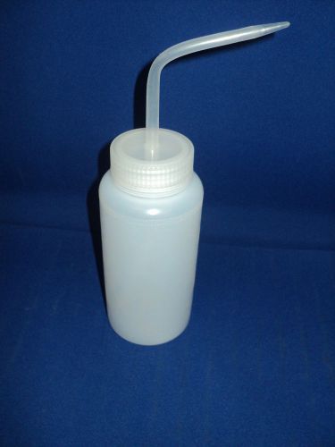 Vestil BTL-WW-16 Wide Mouth Low Density Polyethylene (LDPE) Round Squeeze Wash