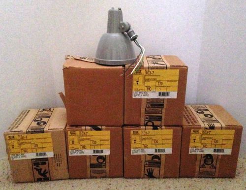 HUBBELL Lamp Holder (103-7), Aluminum (gray),Swivel Arm Mount (120V-AC/150 watt)