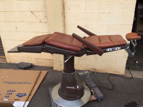 Reliance Ophthalmic Chair, model 880. In Mint Condition. EXTRA CLEAN UNIT.