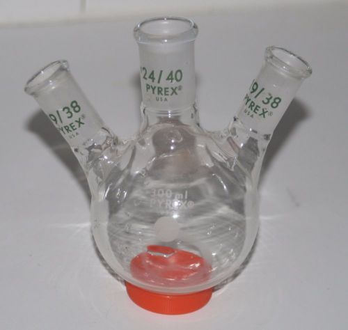 PYREX Glass 300 ml Round Bottom 3-Neck Flask - 24/40 Ctr 19/38 Sides