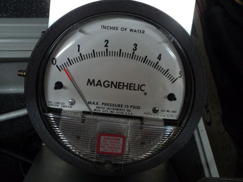 DWYER MAGNEHELIC DIFFERENTIAL PRESSURE GAUGE IN CASE # 2010