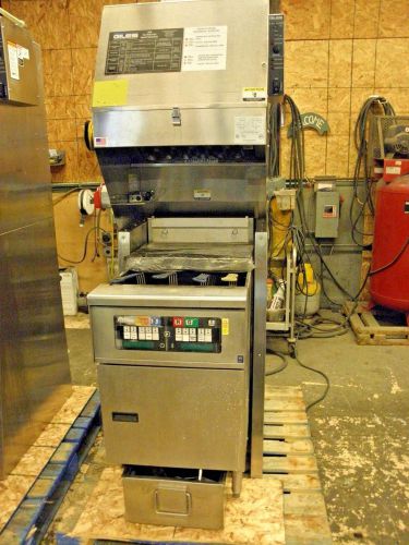 PITCO SEF184 60LB ELECTRIC 4 BASKET FRYER WITH FILTRATION GILES VENTLESS HOOD