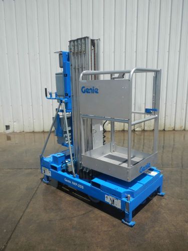 GENIE IWP-25S PORTABLE DC POWERED VERTICAL MAST SCISSOR JLG MAN LIFT