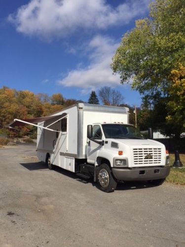 2003 Chevrolet 6500 37&#039; Mobile Veterinary Animal Clinic - 109K Miles 1308 Hours