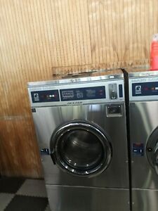 Dexter T600 40 lbs. Commercial Coin Washer