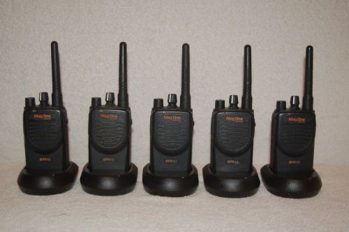 Lot of 5 mag one bpr40 uhf two-way radios (aah84rcs8aa1an) for sale