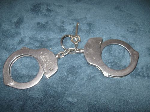 CASCO STAINLESS STEEL HANDCUFFS