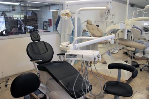 Signature Series NEW Dental Chair Complete pkg w/ Stools