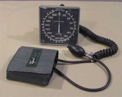 Tycos Jewel Movement Sphygmomanometer &amp; Adult Cuff