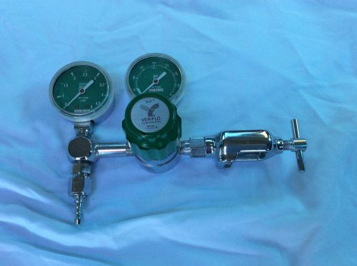 VERIFLO MEDICAL OXYGEN REGULATOR (USED) WITH DUAL GAUGES FLOW PSI AND CLAMP