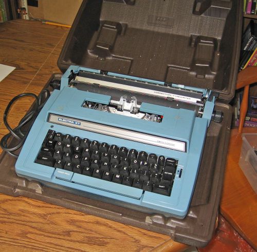 Smith Corona Electra XT Electric Portable Typewriter w case, &#034;correction&#034;