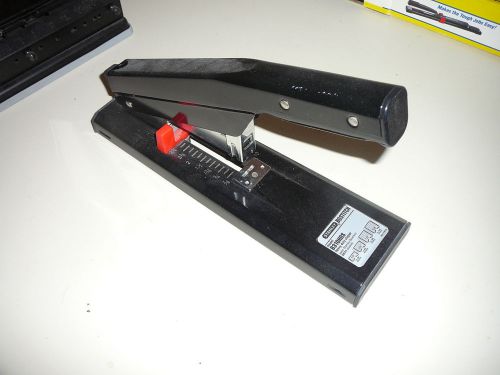 Heavy duty stapler