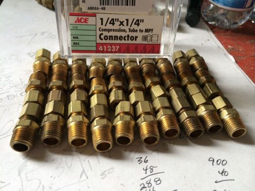 LOT OF 30 - 1/4&#034; COMPRESSION TO 1/4&#034; MALE PIPE THREAD CONNECTOR BRASS FITTING