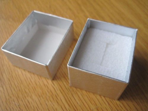 100 Piece Lot of Silver Jewelry Gift Display Box w Ring Pad Insert 1.5&#034;x1.25&#034;x1&#034;