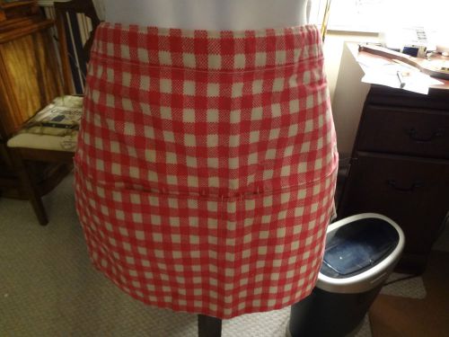 Awesome pink and white checkered apron 2 front pockets handmade 18&#034; x 14&#034; l@@k for sale