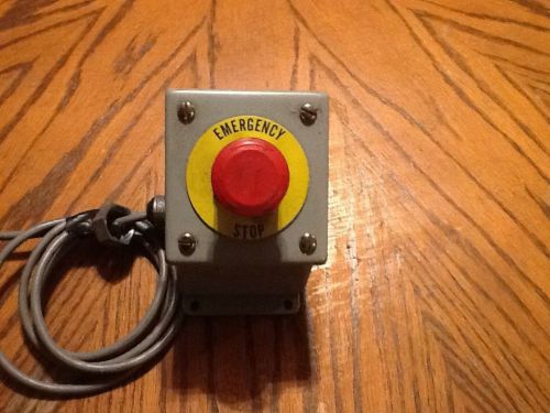 Allen Bradley emergence stop button with box 800T-FXT. A1.     Ser T