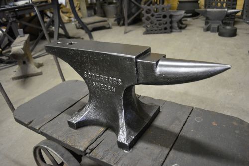 Minty 100 lb. swedish soderfors cast steel blacksmith anvil forge no reserve !! for sale