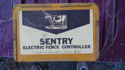 UNTESTED ANTIQUE 6 VOLT SENTRY FENCE CHARGER # 10-9-106