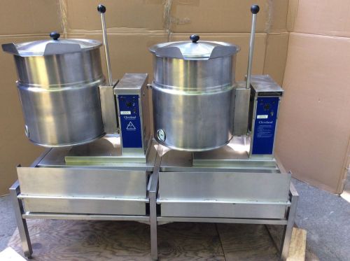 VERY NICE VERY CLEAN DOUBLE CLEVELAND KET-12 KETTLE WITH BUILT IN STAND/STRAIN