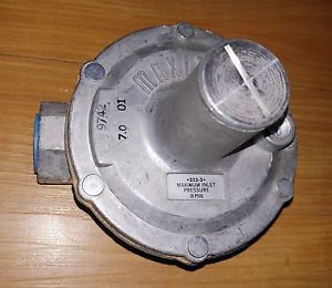 Maxitrol 325-3 pressure regulator 1/2&#034; ips, 10 psig for sale