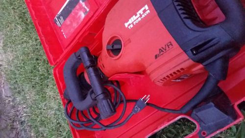 1 HILTI TE 706-AVR DEMOLITION BREAKER CHIPPING HAMMER w/ 1 POINT TE706 AND CASE