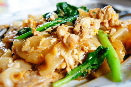 Thai Food Recipe Restaurant Stir-Fried Ribbon Noodles with Pork [Pad Se-Ew Moo]