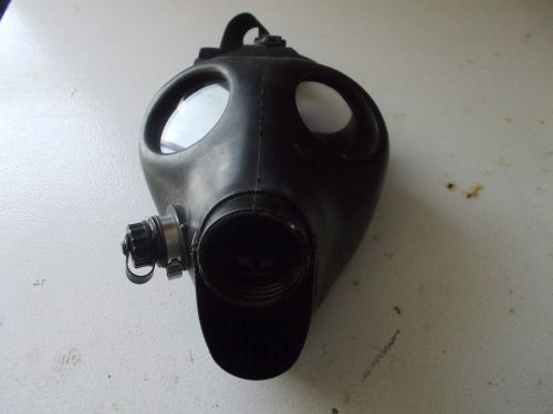 gas mask large adjustable black in great condition .